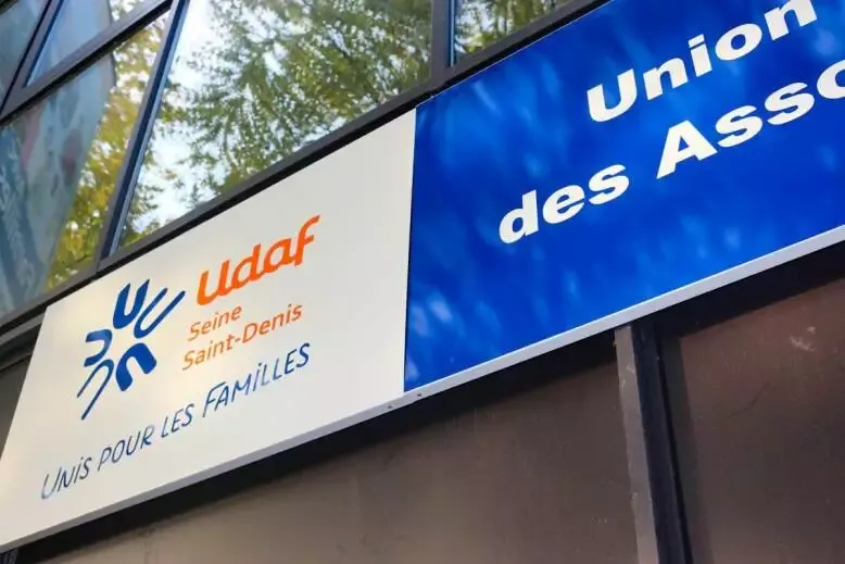 UDAF 93 pose bâche signalétique-06