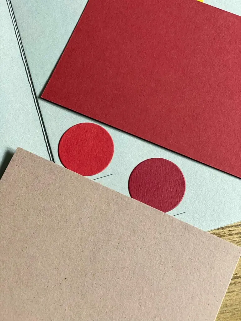 design graphique papiers rouges