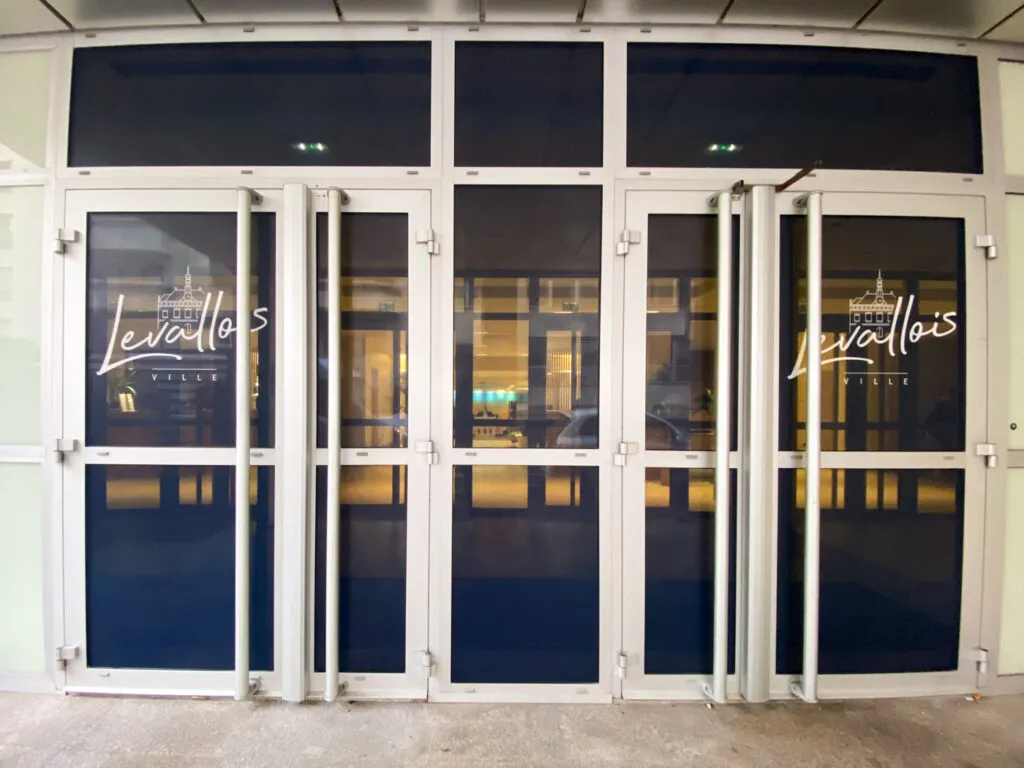 signalétique viscom Mairie Levallois Grafik Plus-11